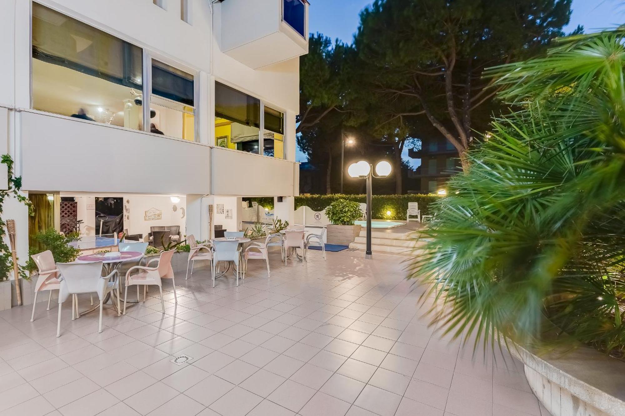 Hotel Kiss Cesenatico Exterior photo
