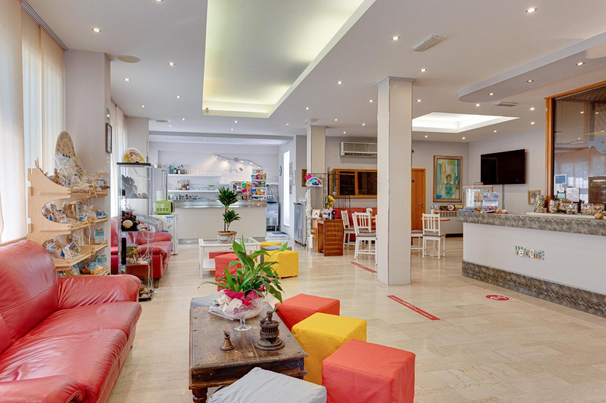 Hotel Kiss Cesenatico Exterior photo